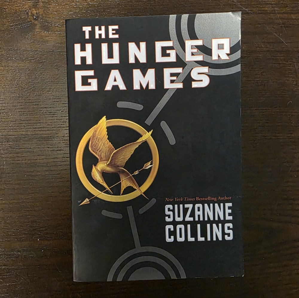 The Hunger Games by Suzanne Collins - Black and Gold Cover